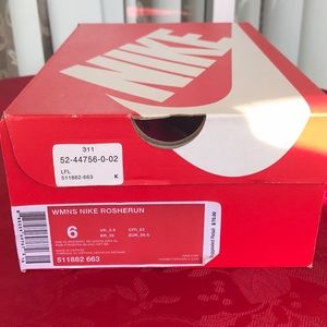 Women’s Nike Roshe’s sz 6